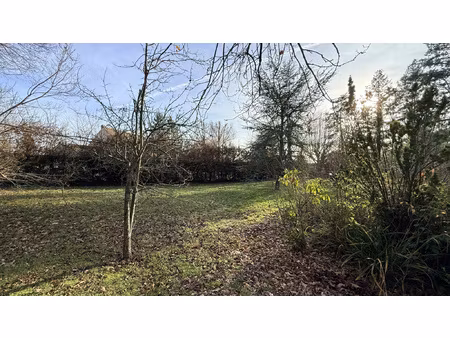 autouillet  terrain de 653m2 avec acces portail.
