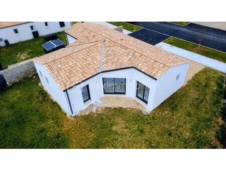 maison traditionnelle de 77 m² à mauze-sur-le-mignon