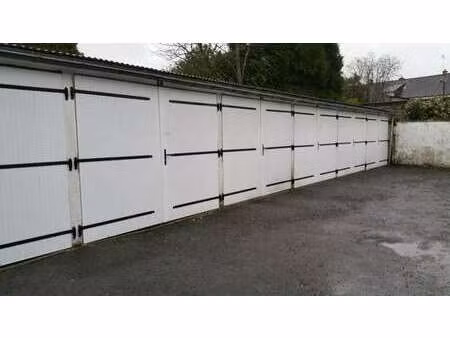 location garage box et parking à fougères (35300) : à louer / fougères