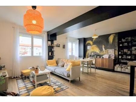 appartement de 85 m²  3 chambres  grande pièce de vie