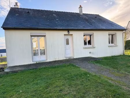 jolie maison avec une vie de plain pied avec un grand terrain.