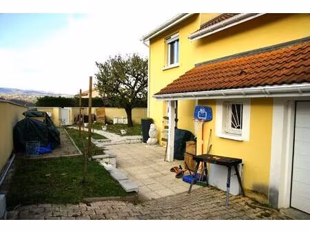 je vous invite à venir découvrir cette charmante maison familiale de 100 m2  implantée aux