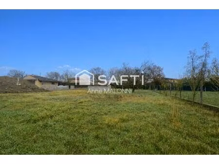 plaisance-du-touch  pyrénées rivière  terrain constructible de 893 m2 non viabilisé .