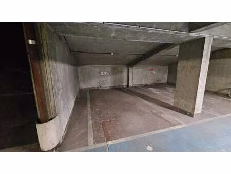 vente garage et parking à courbevoie (92400) : à vendre / 17m² courbevoie