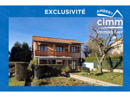 maison spacieuse avec garage et jardin