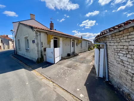 le langon (85) 10 min de fontenay le comte adorable longere renovee avec dependances et te