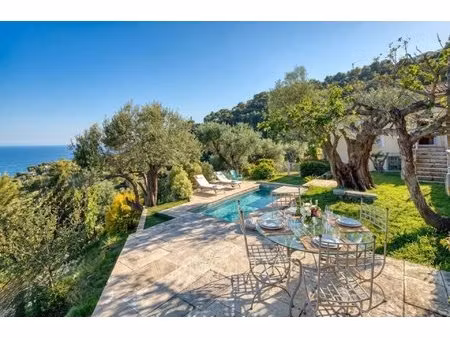 roquebrune cap martin - villa 222 m2 terrain 2 000 m2 double garage 5 parkings piscine