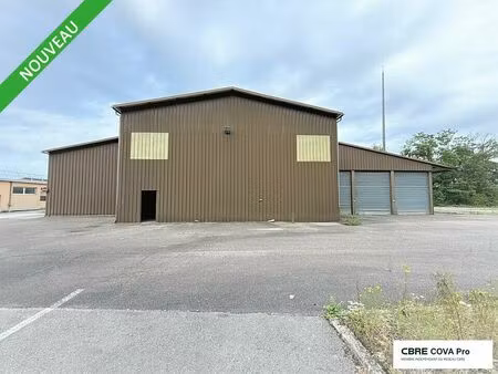 location commerce exincourt 3 800 m²