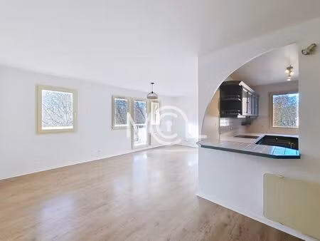 appartement 5 pièces avec balcon  cave et 2 boxs - yerres