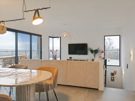 villa d'exception à mur sur allier