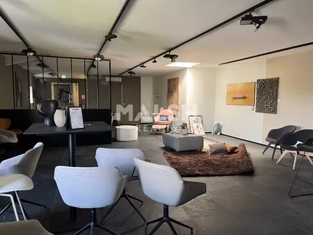 location local commercial 187m²