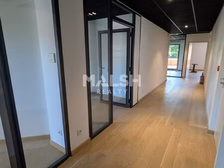 location local professionnel 375m²