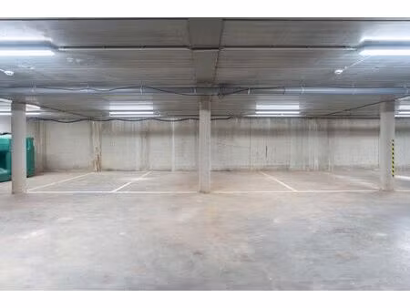 zeer gunstig gelegen ondergrondse autostaanplaatsen te koop!