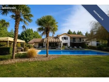 maison 7 pièces 484 m²