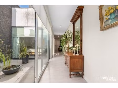 recent gelijkvloers appartement met royale oppervlakte