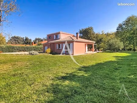 propriété 5 pièces 136 m²