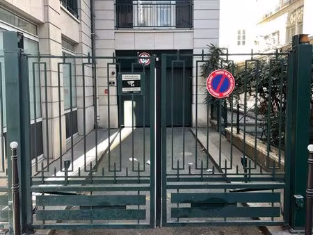 parking sécurisé paris 10ème faubourg saint denis / cour des petites ecuries