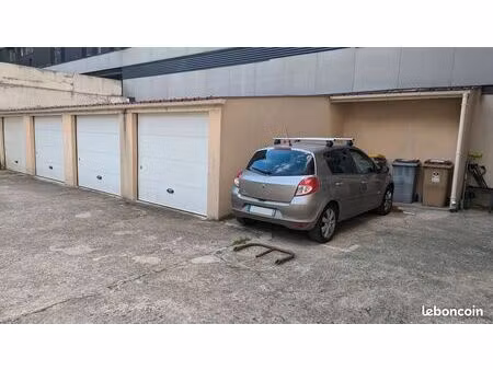 location place de parking montreuil