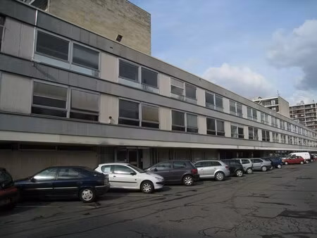 location local professionnel 390m²