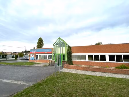 location local professionnel 240m²