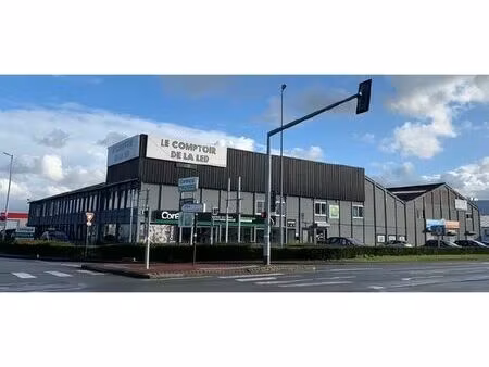 location local professionnel 607m²