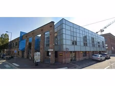 location local professionnel 939m²