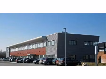 location local professionnel 172m²