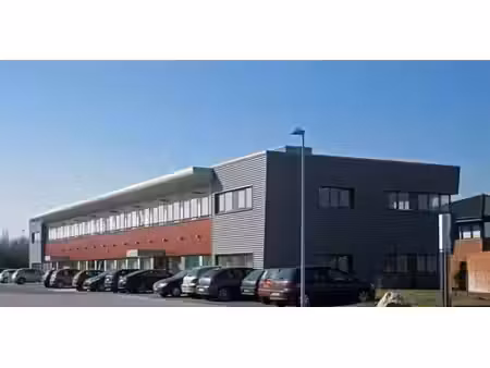location local professionnel 189m²