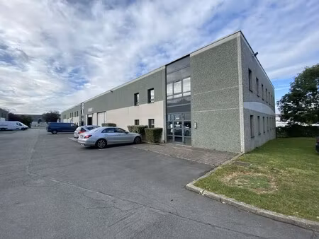 location local professionnel 626m²
