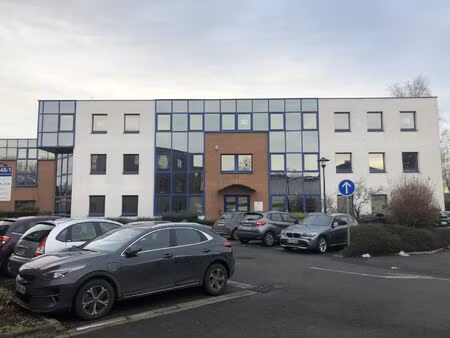 location local professionnel 650m²