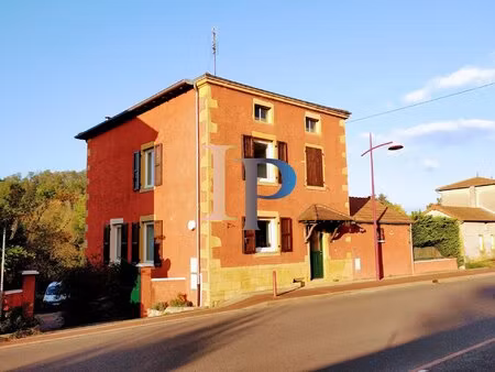 5 mn charlieu maison de village renovee