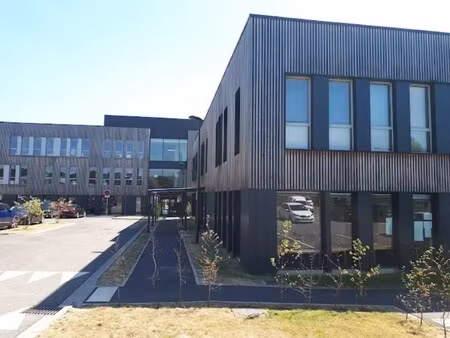 location local professionnel 771m²