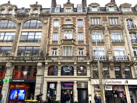 location local professionnel 110m²