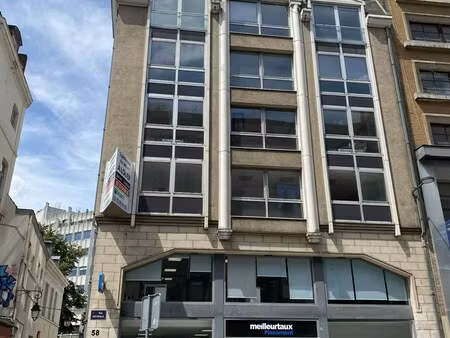 location local professionnel 141m²