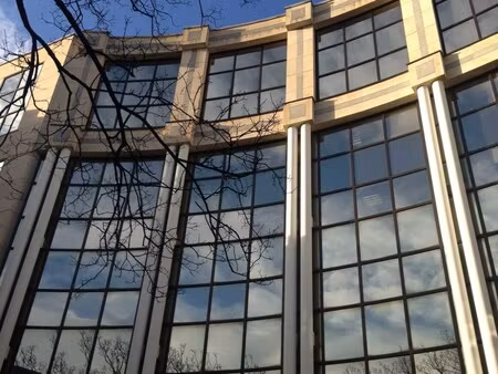 location local professionnel 191m²