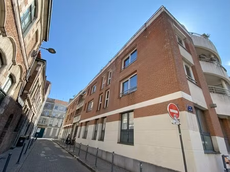 location local professionnel 238m²