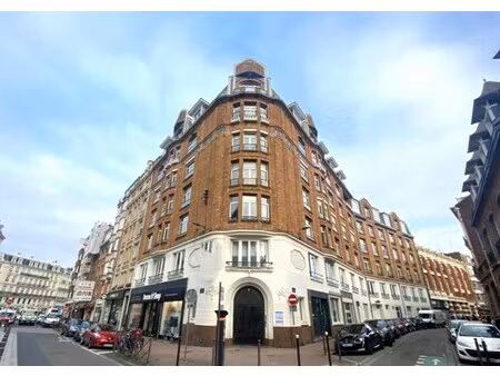 location local professionnel 283m²