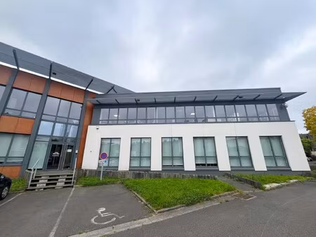 location local professionnel 1 131m²