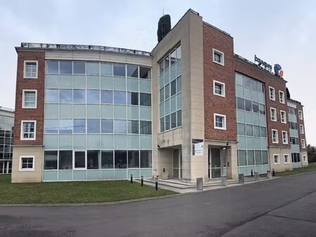 location local professionnel 273m²