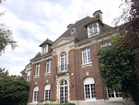 location local professionnel 720m²