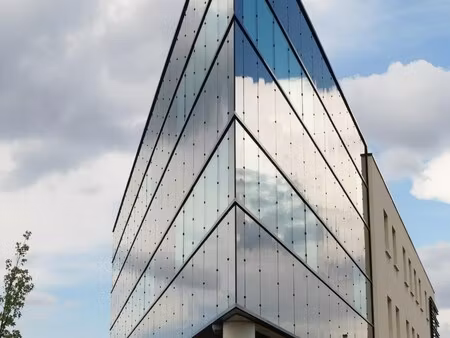 location local professionnel 900m²