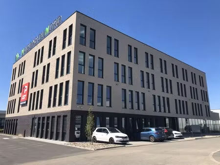 location local professionnel 2 371m²