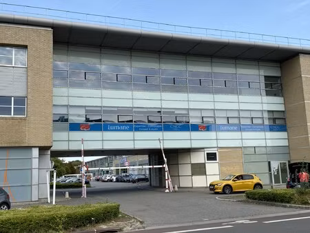 location local professionnel 1 381m²