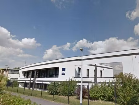 location local professionnel 120m²