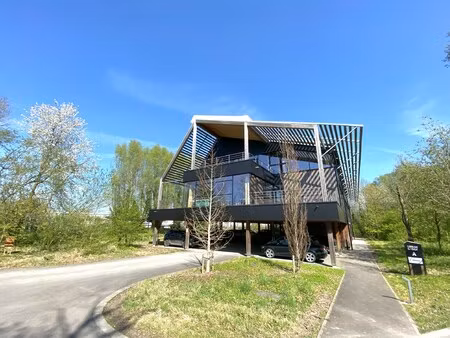 location local professionnel 398m²