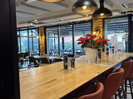 vente bureaux et commerces à maubec (84660) : à vendre / 200m² maubec