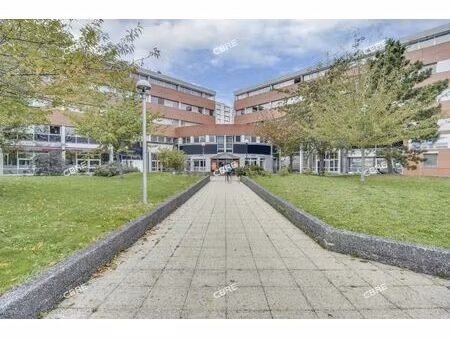 location local professionnel 1 321m²