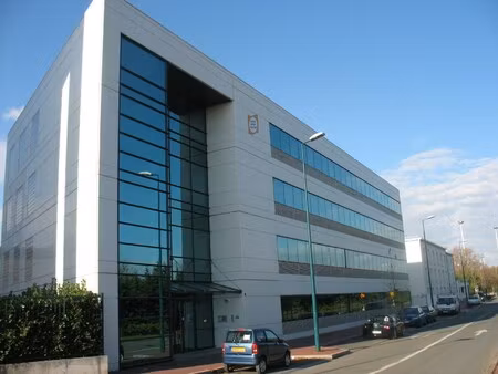 location local professionnel 358m²