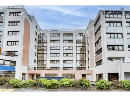 location local professionnel 1 148m²