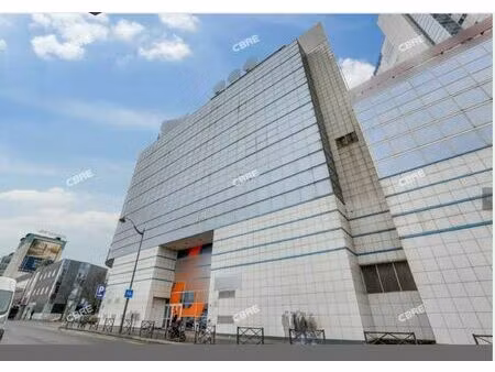 location local professionnel 3 809m²